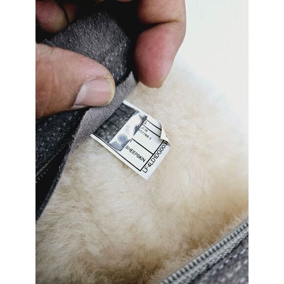 UGG Girls 5 Winter Boots - Picture 5 of 11